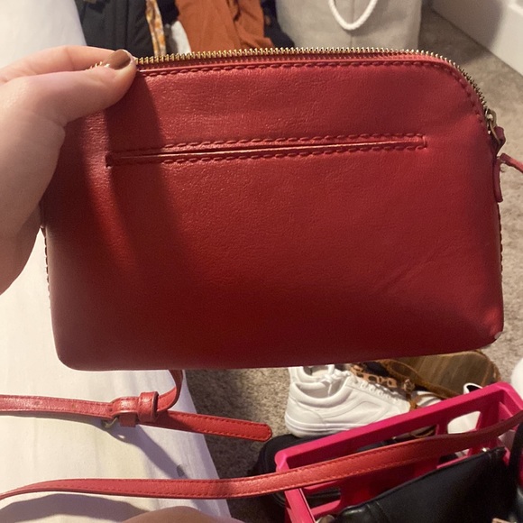 Red Universal Thread Bag - Picture 3 of 4